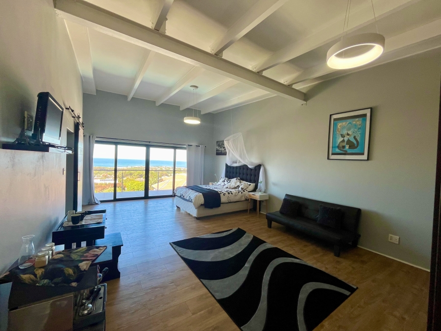 5 Bedroom Property for Sale in Onrus Western Cape